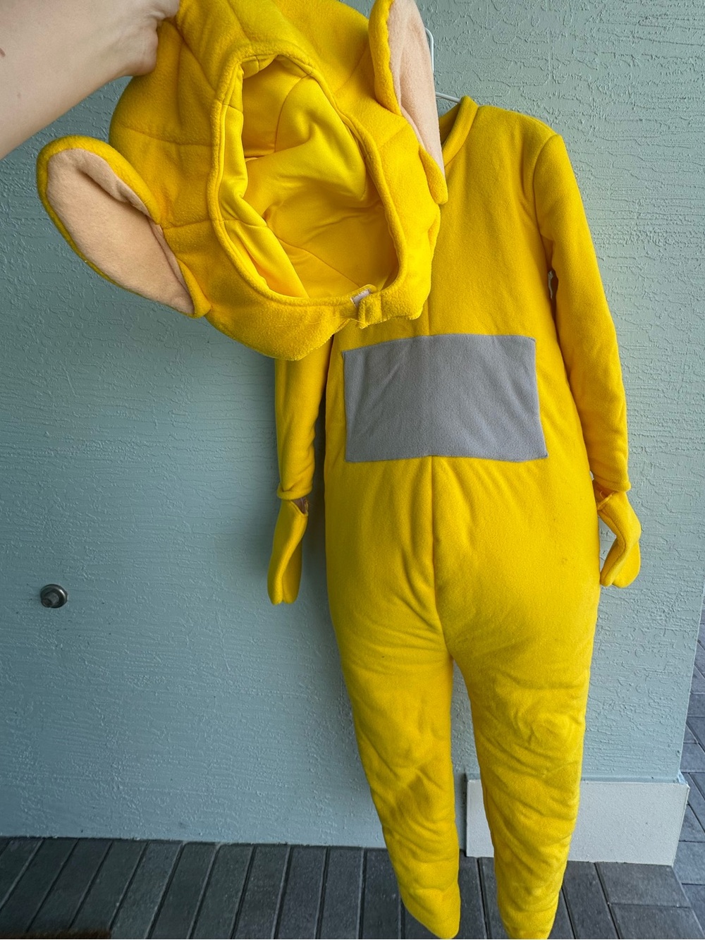Yellow teletubbies costume adult size small